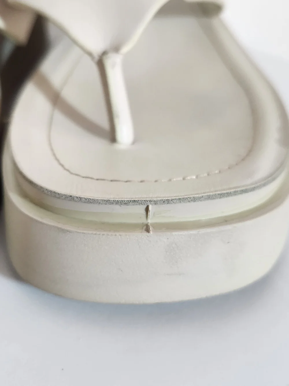 Steve Madden Cream Platform Flip Flop Sandals Size 10 Flaw